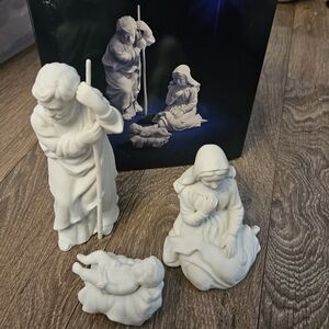 Avon Nativity Collectables Holy Family Three Porcelain Figurines